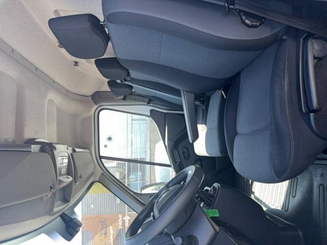 Renault Master image 1