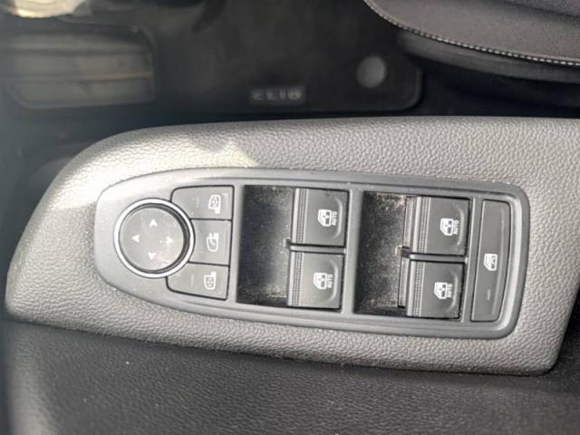 Renault Clio image 9