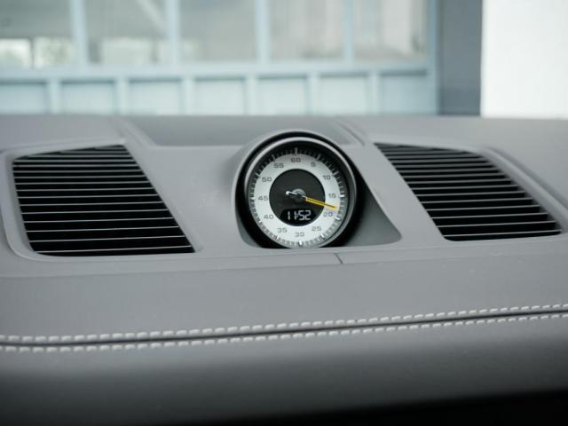 Porsche Cayenne image 2