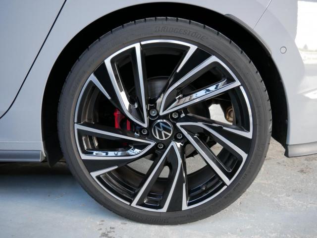 Volkswagen Golf image 8