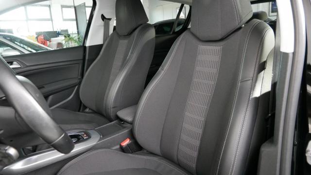 Peugeot 308 image 2