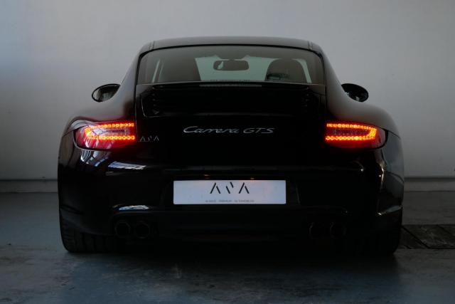 Porsche 911 image 2