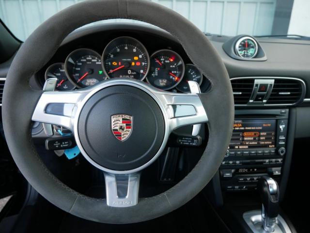 Porsche 911 image 4