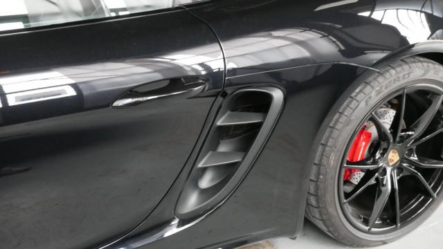 Porsche 718 Cayman image 1