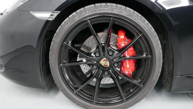 Porsche 718 Cayman image 2