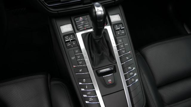 Porsche Macan image 2