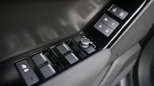 Land Rover Range Rover Velar image 4