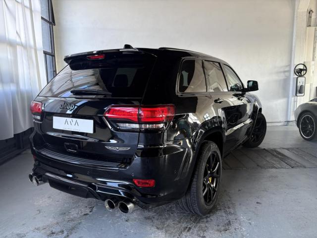 Jeep Grand Cherokee image 8