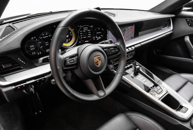 Porsche 911 image 8