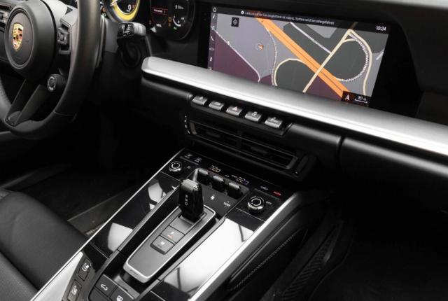 Porsche 911 image 4