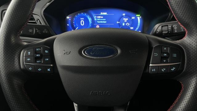 Ford Kuga image 8