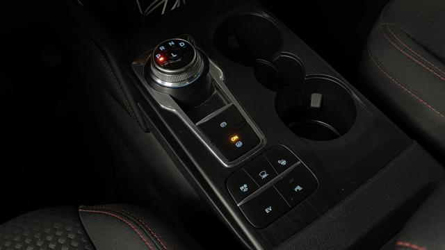 Ford Kuga image 2