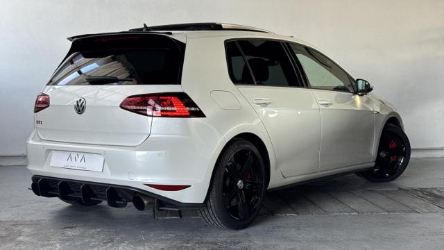 Volkswagen Golf image 9
