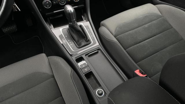 Volkswagen Golf image 8