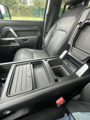 Land Rover Defender 110 image 5