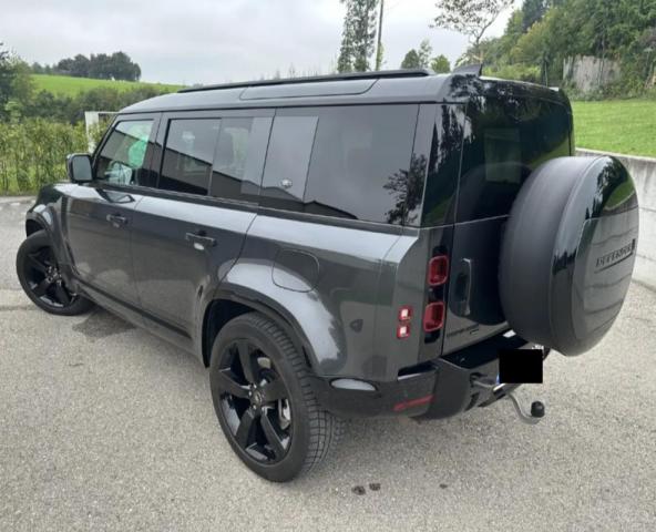 Land Rover Defender 110 image 7