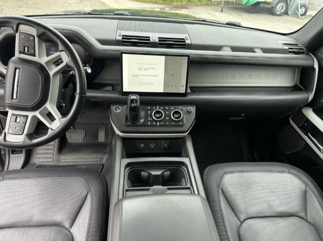 Land Rover Defender 110 image 6