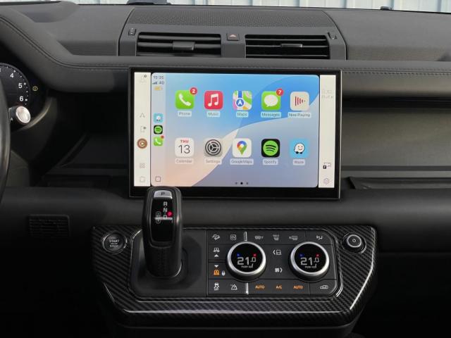 Land Rover Defender image 5