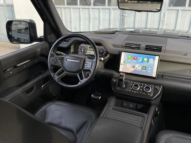 Land Rover Defender image 3