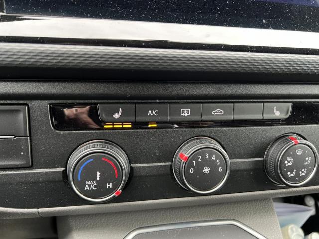 Volkswagen Transporter image 9