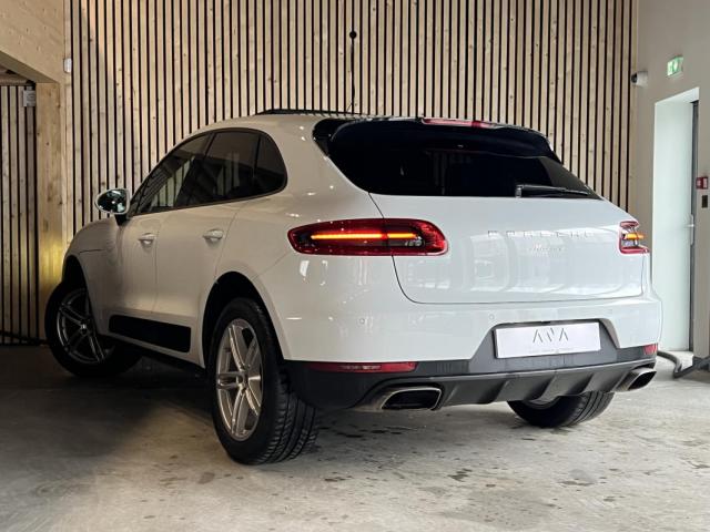 Porsche Macan image 1