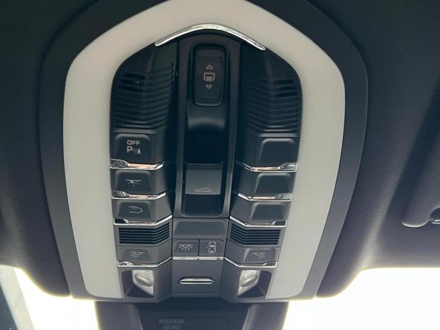 Porsche Macan image 2