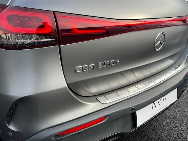 Mercedes Benz Eqa image 6