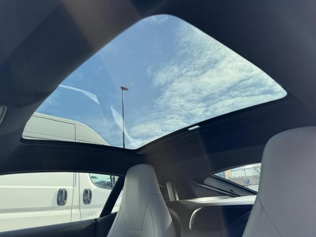 Jaguar F-Type image 2