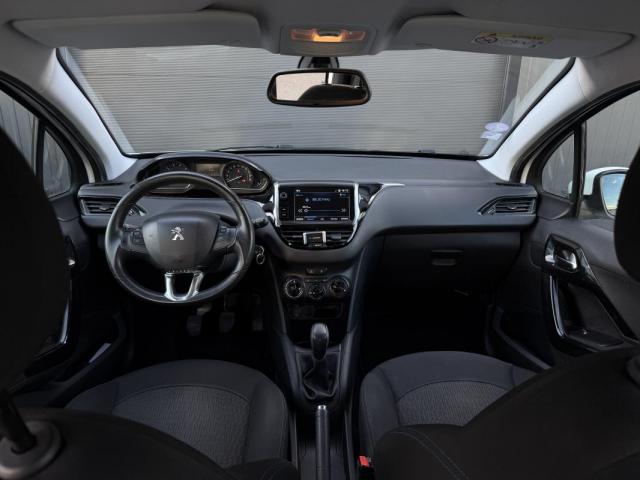Peugeot 208 image 1