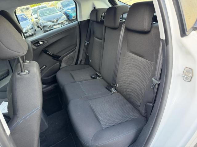 Peugeot 208 image 8