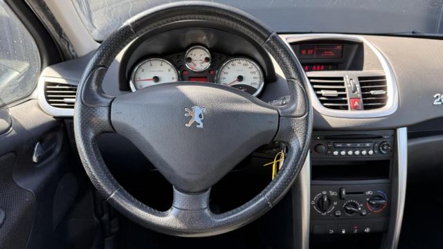 Peugeot 207 image 2