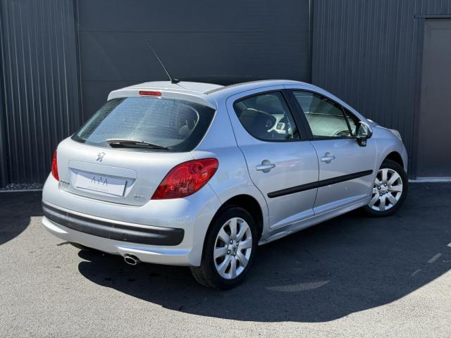 Peugeot 207 image 9