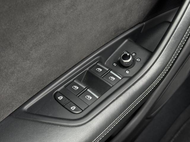 Audi Rs4 Avant image 9