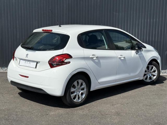 Peugeot 208 image 2
