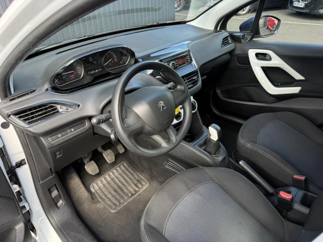 Peugeot 208 image 6