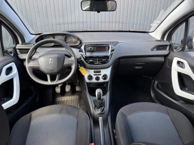 Peugeot 208 image 9