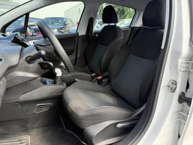 Peugeot 208 image 7