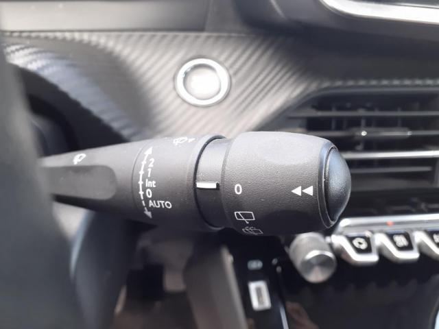 Peugeot 2008 image 8