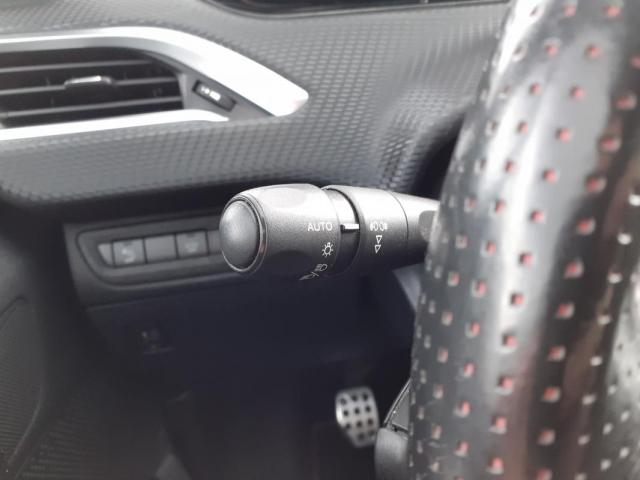 Peugeot 2008 image 9