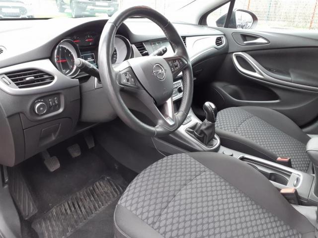 Opel Astra Sports Tourer image 5
