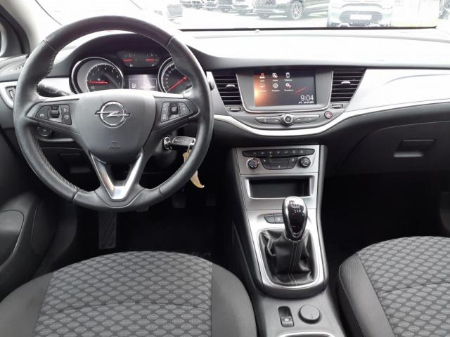 Opel Astra Sports Tourer image 6