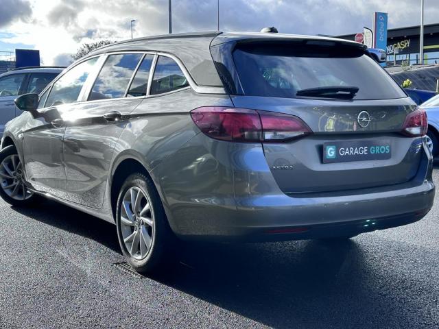 Astra Sports Tourer image 1