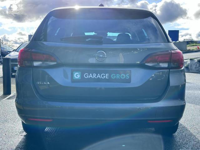 Opel Astra Sports Tourer image 8