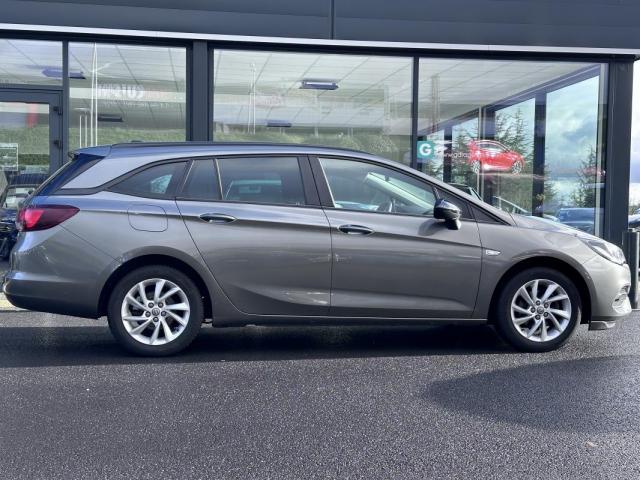 Opel Astra Sports Tourer image 3