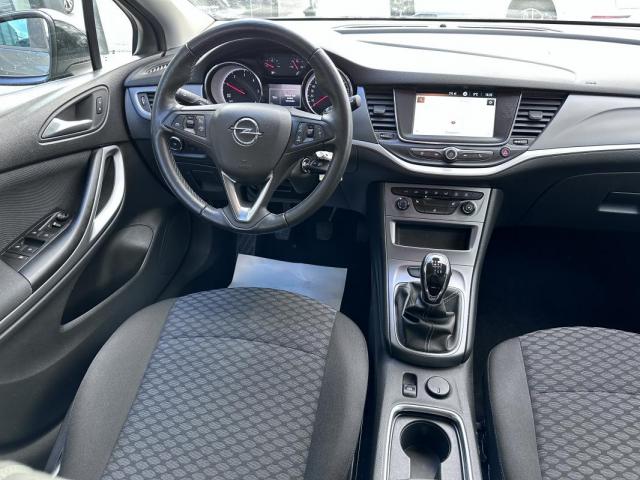Opel Astra Sports Tourer image 9