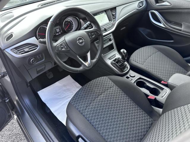 Opel Astra Sports Tourer image 5