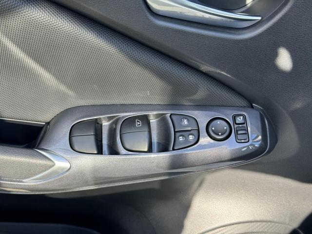 Nissan Juke image 3