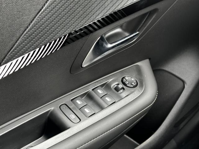 Peugeot 208 image 9