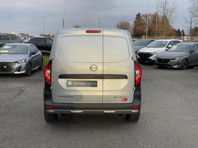 Nissan Townstar image 5