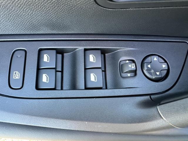 Peugeot 2008 image 6